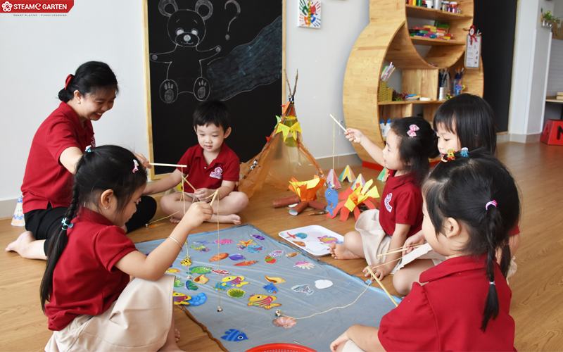 Đáp lại sự chuẩn bị giáo án đầy tâm huyết của các cô là một tiết học đầy sự hứng thú và hăng say của con