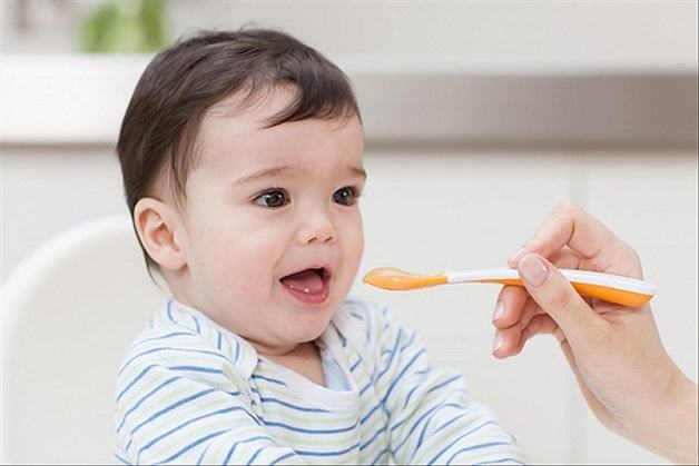 Chế độ dinh dưỡng góp phần kích thích mọc răng cho trẻ