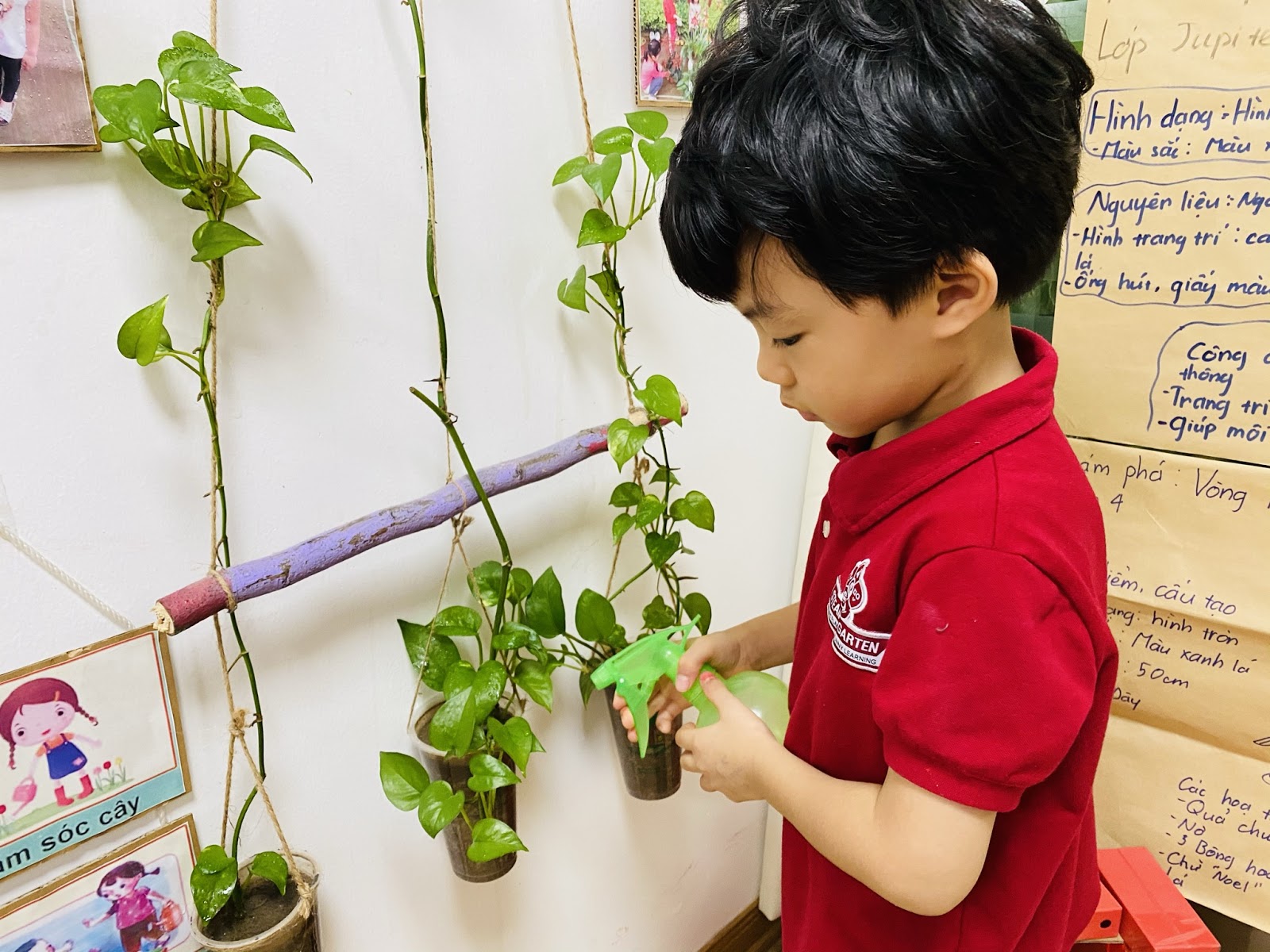 Bố mẹ dạy trẻ trồng cây xanh như thế nào?